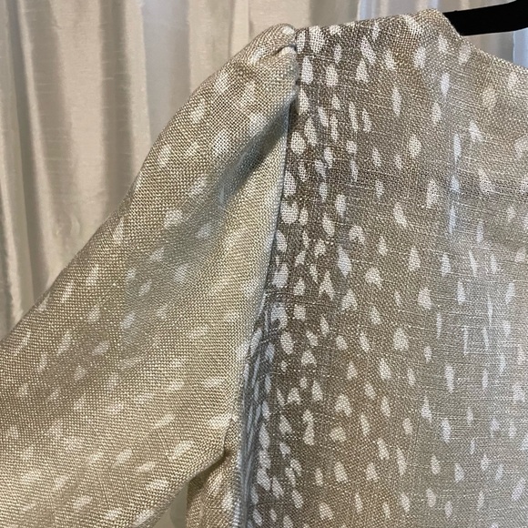NWT Tuckernuck size Medium fawn print top with 3/4 length sleeves, Never Worn - Picture 9 of 14